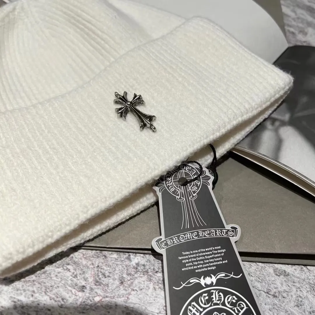 Crow Heart cashmere knitted hat